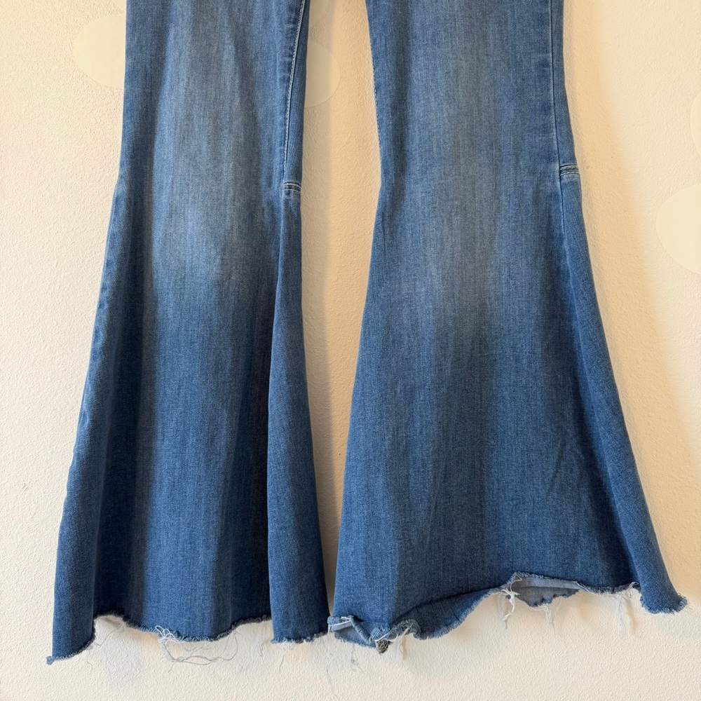 We The Free Just Float On Flare Jeans Raw Hems Medium Wash - Picture 7 of 16